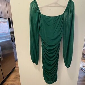 Elegant Green Long-Sleeve Dress